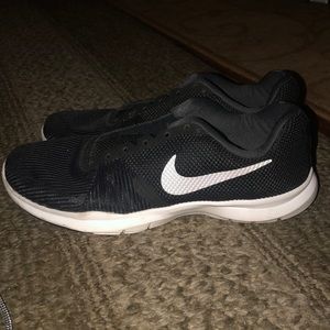 Black nike shoes